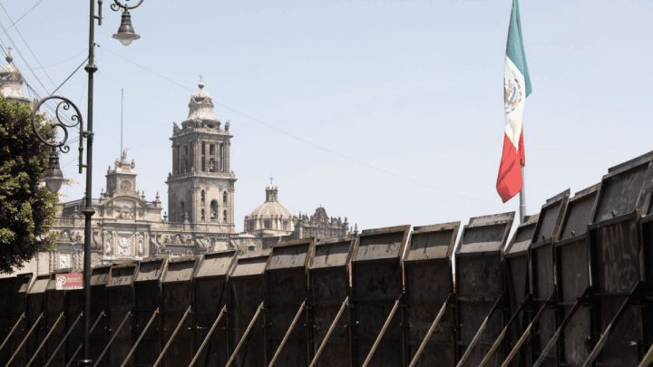Vallas en el Zócalo