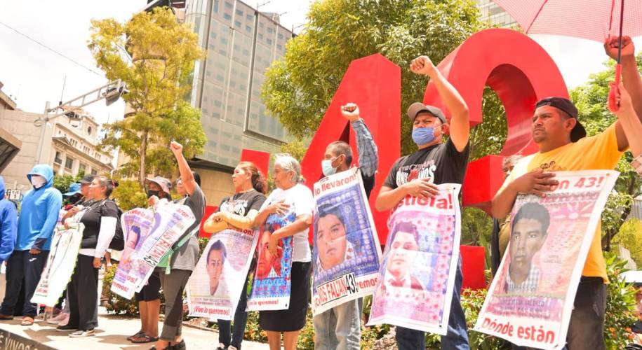 Padres de los 43 | Sandra Suaste Avila - Red TDT