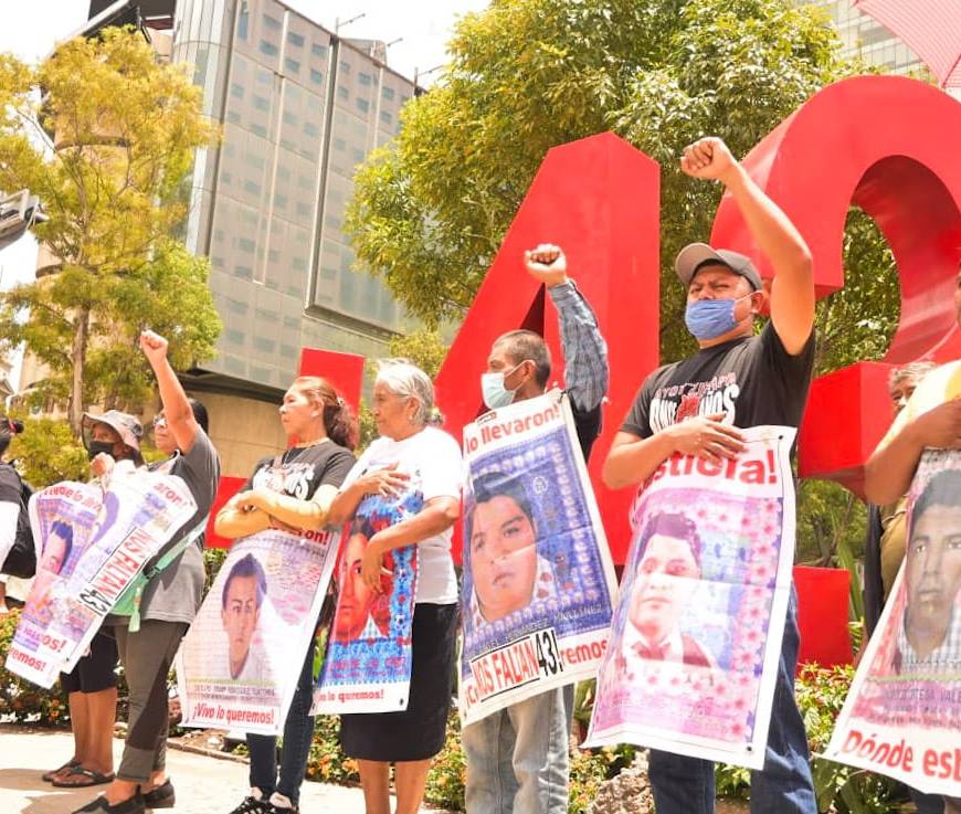 Padres de los 43 | Sandra Suaste Avila - Red TDT
