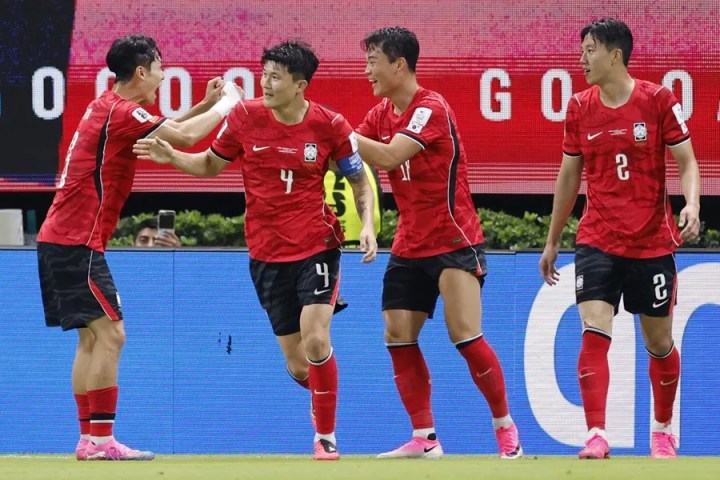 Fotografía de jugadores de Corea del Sur celebrando un gol este jueves frente a República Checa, en un partido del grupo A del Mundial, en Guadalajara (México). EFE/ Francisco Guasco