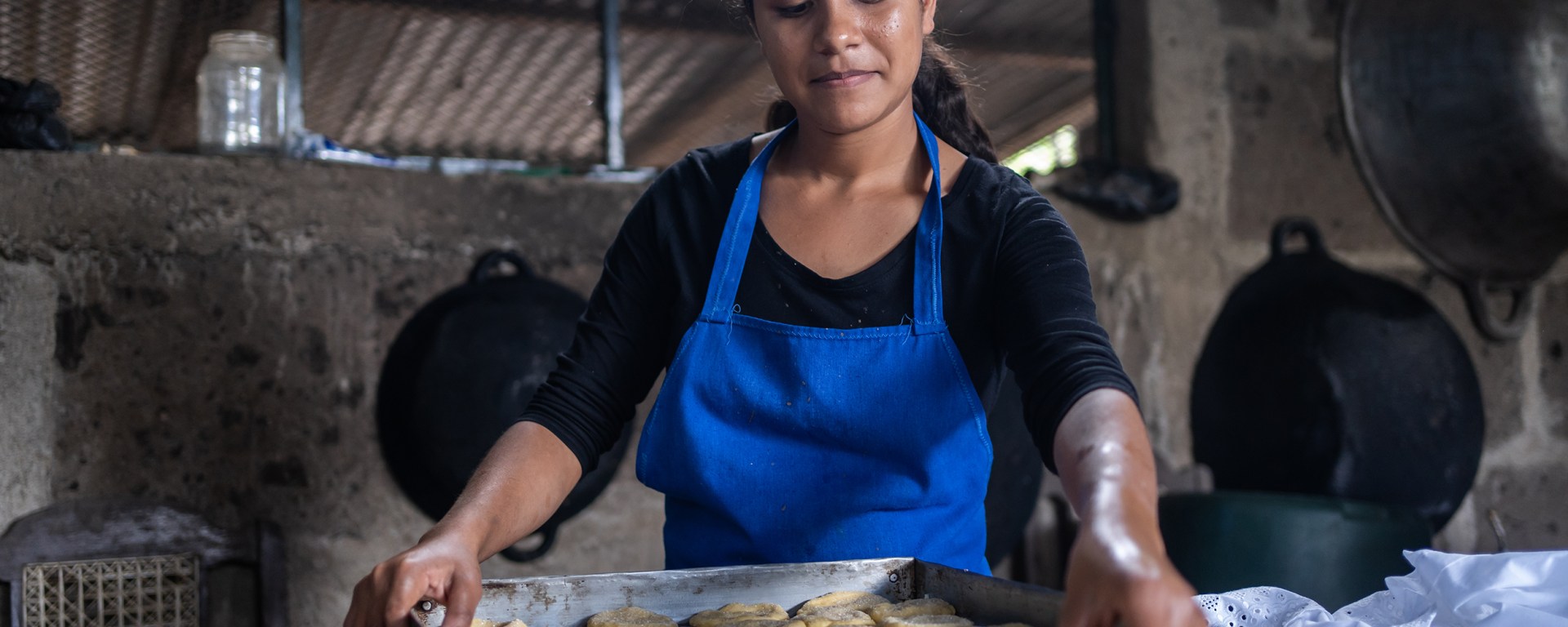 Mujer en panadería