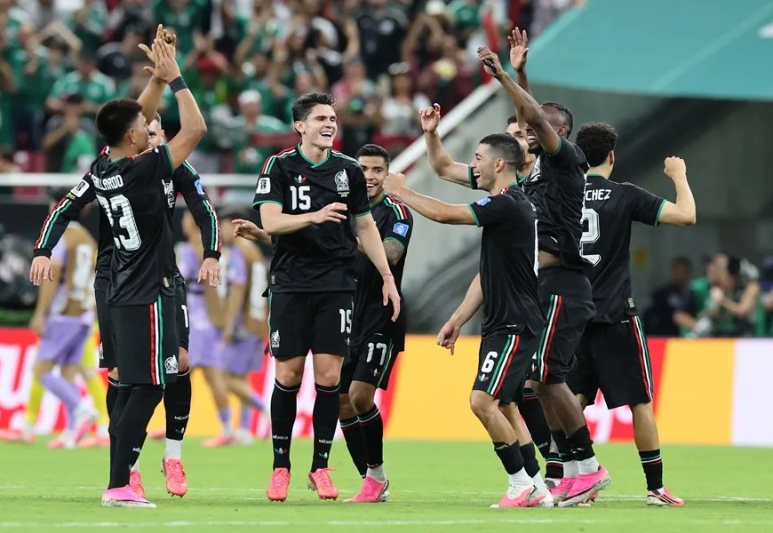 Jugadores de México reaccionan este jueves, en un partido del grupo A del Mundial de la FIFA 2026 entre México y Corea del Sur, en el estadio Akron en Guadalajara (México). EFE/ Alex Cruz