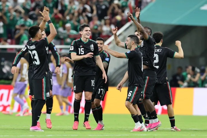 Jugadores de México reaccionan este jueves, en un partido del grupo A del Mundial de la FIFA 2026 entre México y Corea del Sur, en el estadio Akron en Guadalajara (México). EFE/ Alex Cruz