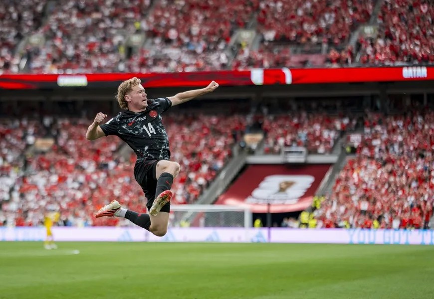 El jugador Jacob Shaffelburg de Canadá celebrando un gol frente a Catar en el Mundial 2026 este miércoles, en Vancouver (Canadá). EFE/EPA/ Bob Frid