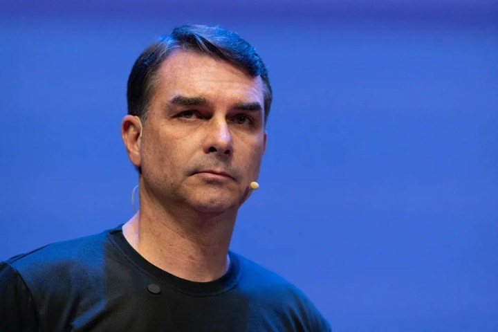 El candidato a la Presidencia de Brasil, Flávio Bolsonaro, habla en la presentación del plan 'Brasil sin Miedo', este 18 de junio de 2027, en Sao Paulo (Brasil). EFE/ Isaac Fontana