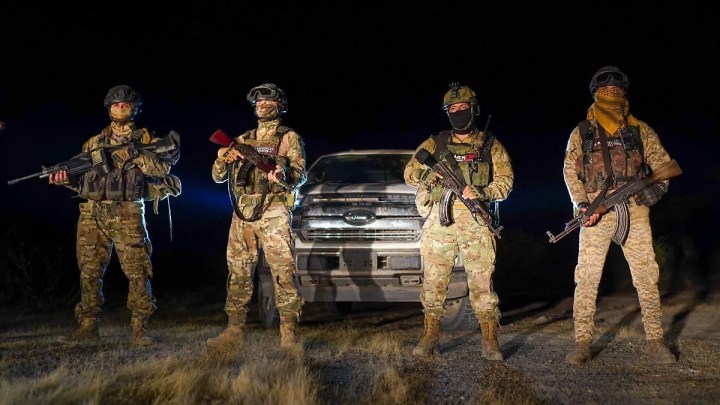 MIlitares en la noche