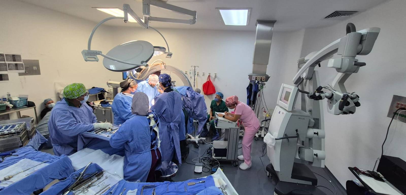 Médicos en quirófano