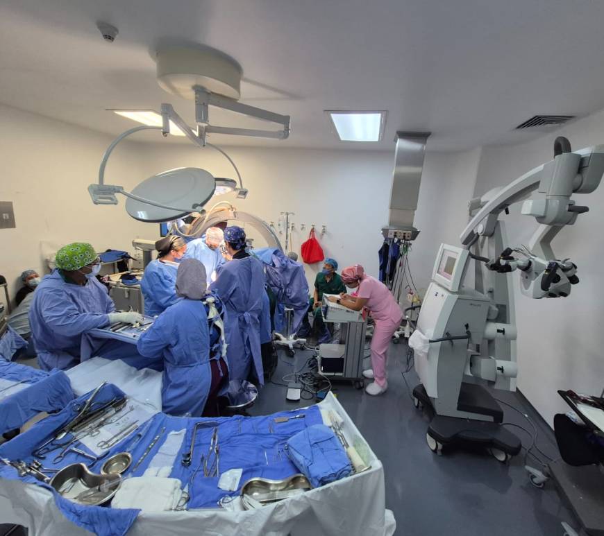 Médicos en quirófano