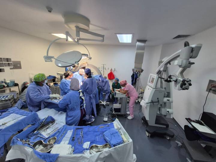 Médicos en quirófano