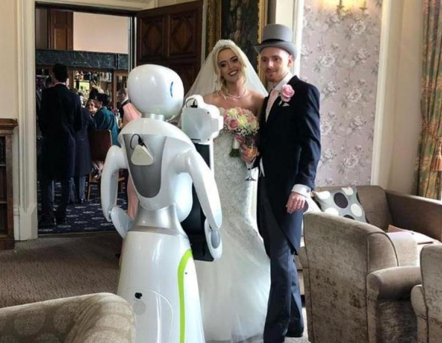 Parejas robots humanoides