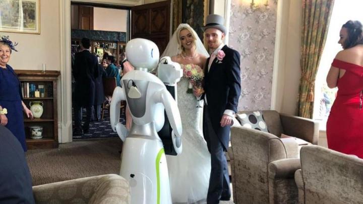 Parejas robots humanoides