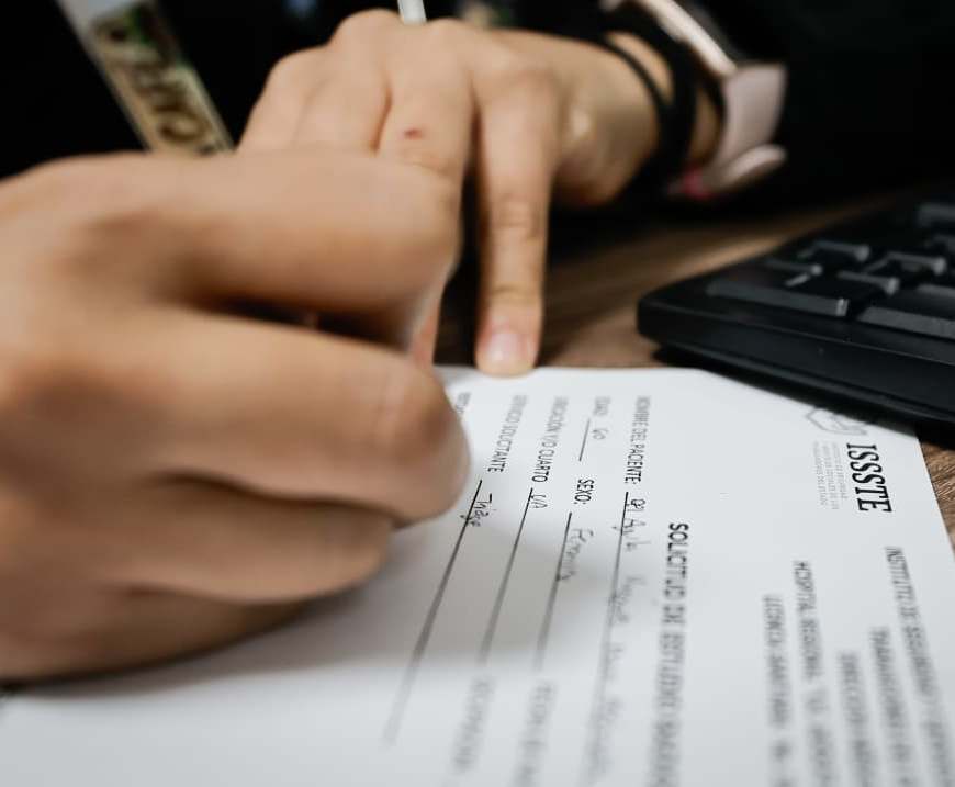 Firma documento del ISSSSTE