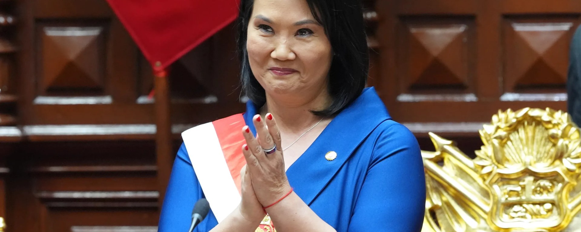 La derechista Keiko Fujimori reacciona tras posesionarse como presidenta de Perú para el quinquenio 2026-2031 este martes, en Lima (Perú). EFE/ Guadalupe Pardo