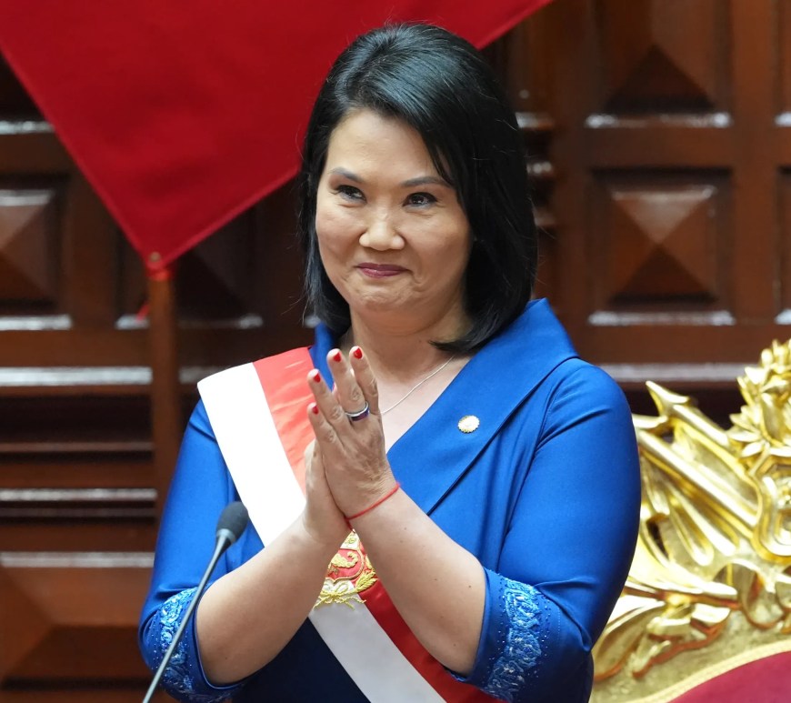 La derechista Keiko Fujimori reacciona tras posesionarse como presidenta de Perú para el quinquenio 2026-2031 este martes, en Lima (Perú). EFE/ Guadalupe Pardo