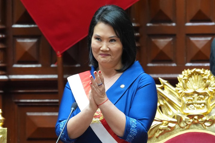 La derechista Keiko Fujimori reacciona tras posesionarse como presidenta de Perú para el quinquenio 2026-2031 este martes, en Lima (Perú). EFE/ Guadalupe Pardo
