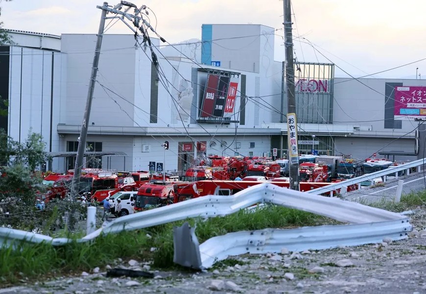 Vista del edificio del centro comercial Aeon Mall Kumamoto, gravemente dañado, en Kashima (prefectura de Kumamoto, suroeste de Japón). EFE/ EPA/ Jiji Press