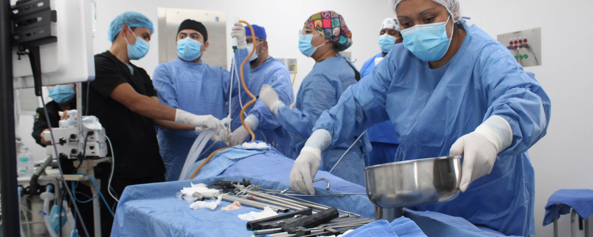Medicos en Quirofano