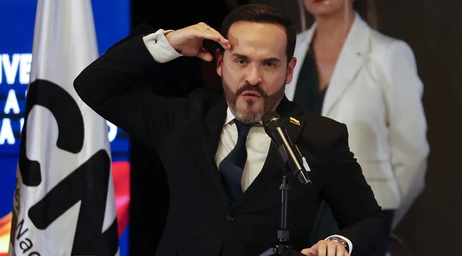 Abelardo de la Espriella tras recibir su credencial como presidente electo de Colombia el pasado jueves, en Bogotá. EFE/ Mauricio Dueñas Castañeda.