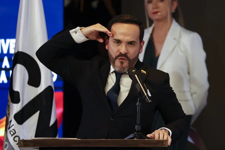 Abelardo de la Espriella tras recibir su credencial como presidente electo de Colombia el pasado jueves, en Bogotá. EFE/ Mauricio Dueñas Castañeda.
