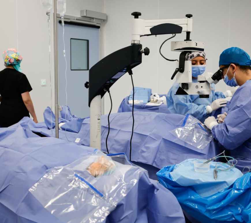Médico en quirófano