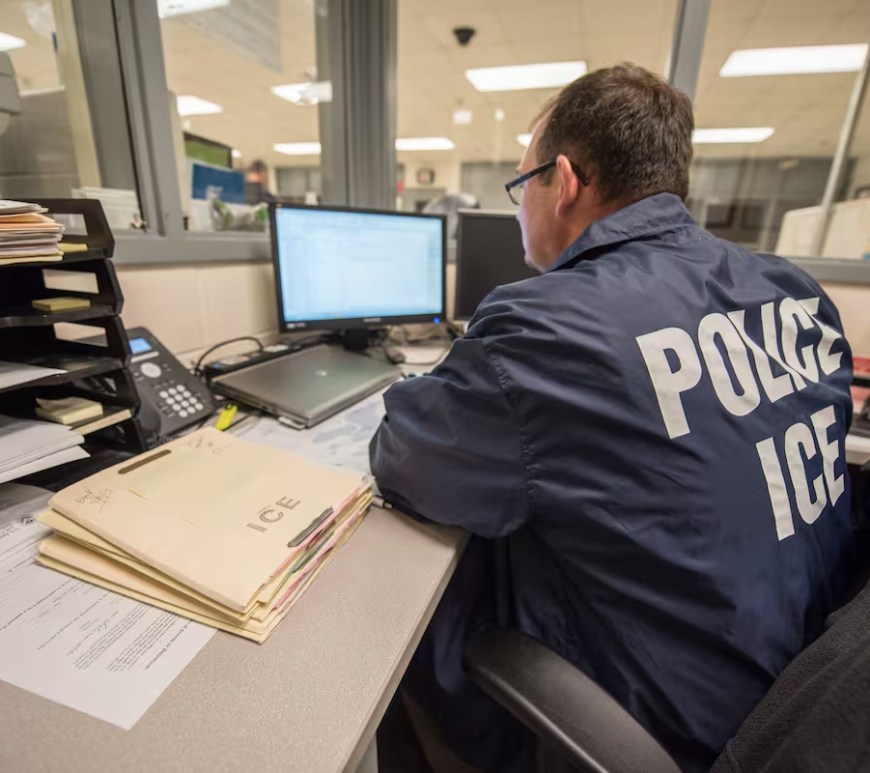 Agente del ICE