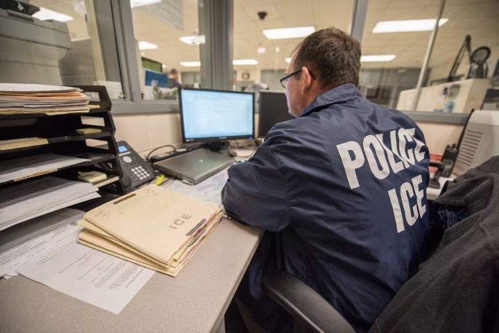 Agente del ICE