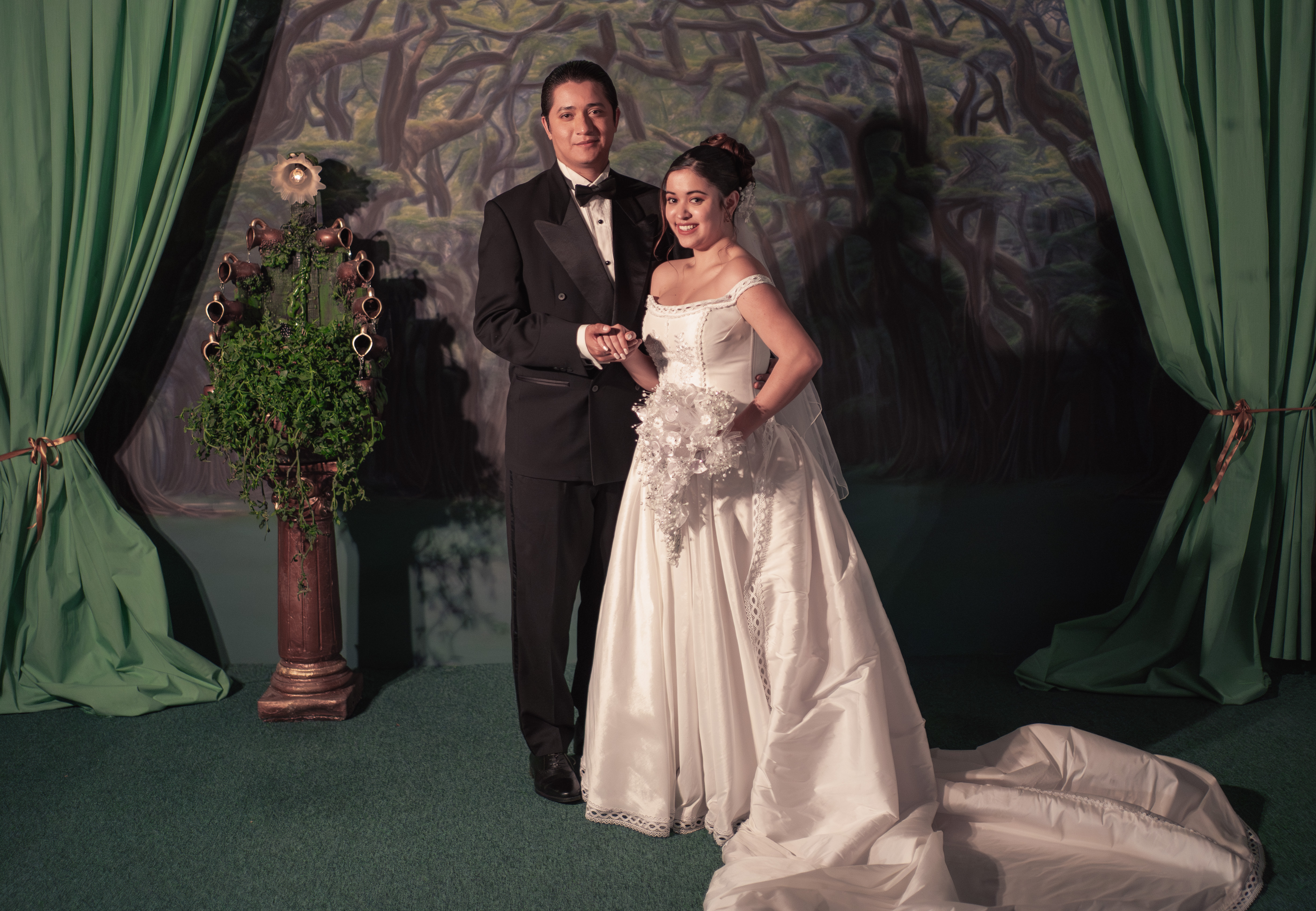 Un hijo propio. (L to R) Armando Espitia as Arturo, Ana Celeste Montalvo as Alejandra in Un hijo propio. Cr. Luis Antonio | Rojas/Netflix ©2026