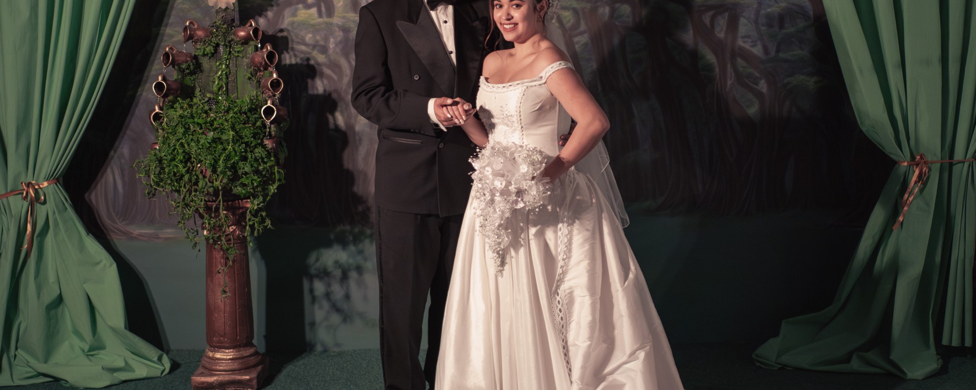 Un hijo propio. (L to R) Armando Espitia as Arturo, Ana Celeste Montalvo as Alejandra in Un hijo propio. Cr. Luis Antonio | Rojas/Netflix ©2026