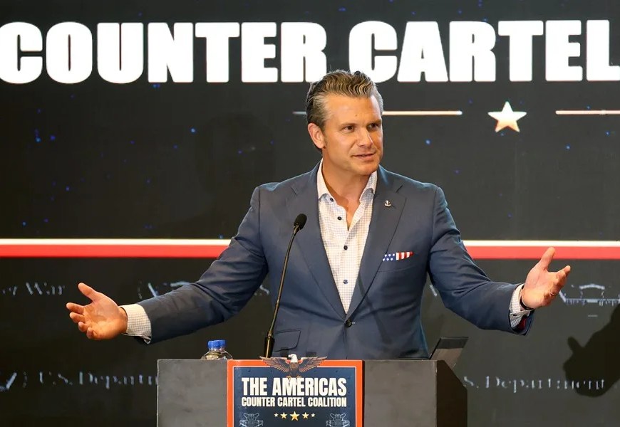 El secretario de Guerra de EE.UU., Pete Hegseth, habla en la reunión de la Coalición Contra los Cárteles de las Américas (A3C), que reúne a jefes de fuerzas de seguridad de diecinueve países, este 12 de agosto de 2026, en Ciudad de Panamá (Panamá). EFE/ Carlos Lemos