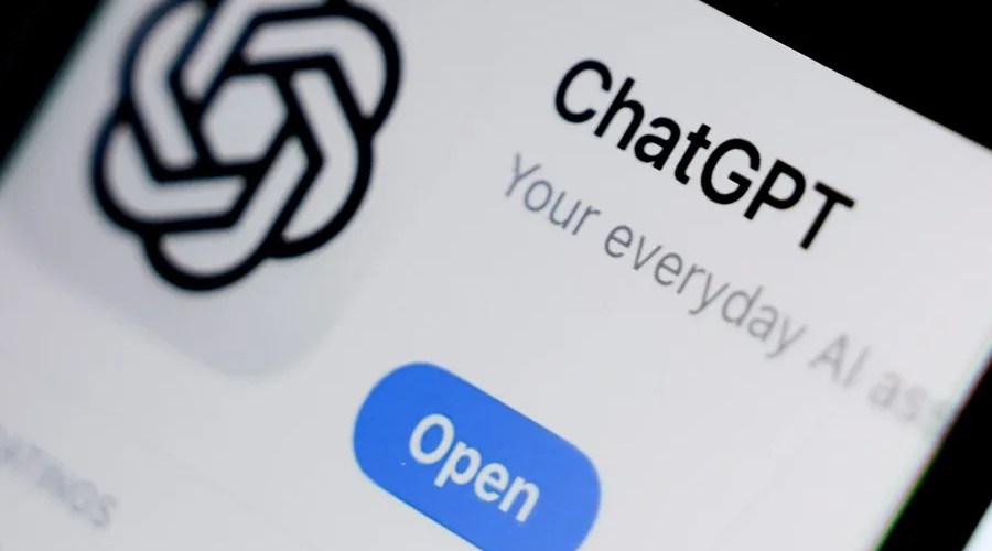 Una imagen ilustrativa muestra la aplicación ChatGPT, desarrollada por la organización estadounidense de investigación en inteligencia artificial (IA) OpenAI,. EFE/EPA/Filip Singer