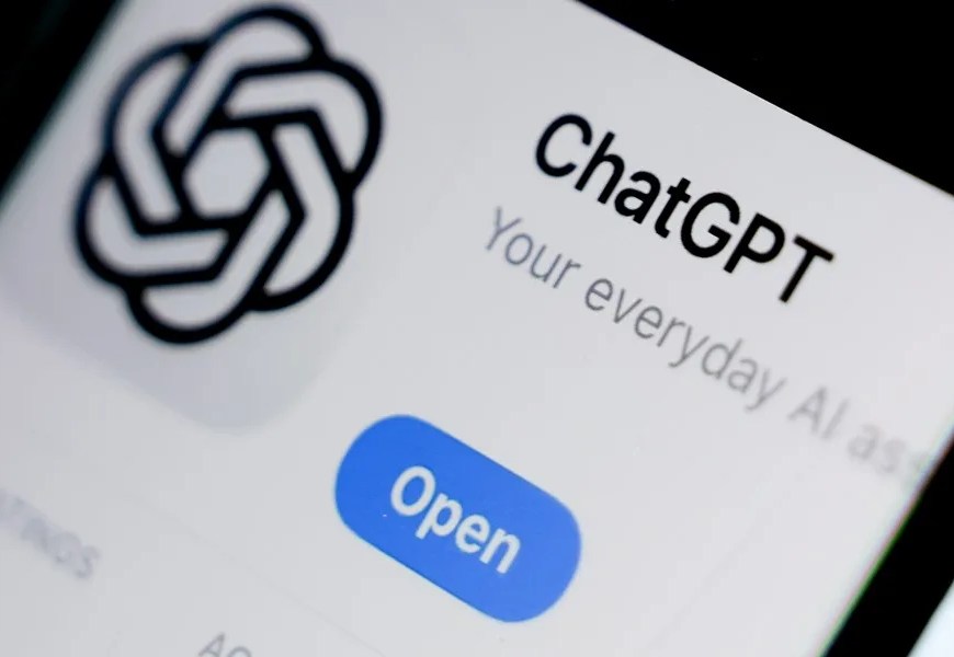 Una imagen ilustrativa muestra la aplicación ChatGPT, desarrollada por la organización estadounidense de investigación en inteligencia artificial (IA) OpenAI,. EFE/EPA/Filip Singer