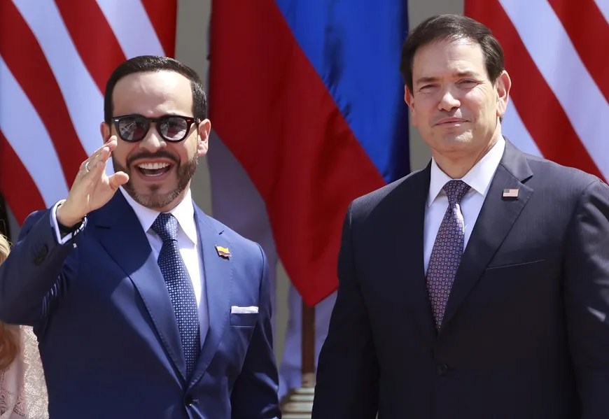 El presidente de Colombia, Abelardo de la Espriella (i), reacciona junto al secretario de Estado de Estados Unidos, Marco Rubio, en Barranquilla (Colombia). EFE/ Ricardo Maldonado
