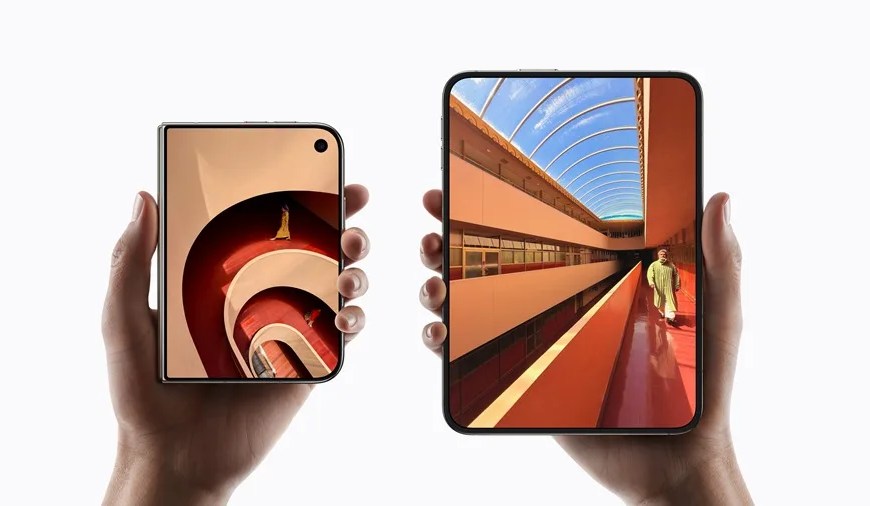 Fotografía cedida por Apple que muestra su primer teléfono plegable, bautizado como 'iPhone Duo'. EFE/ Apple