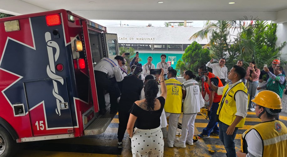 Ambulancia arriba a hospital del IMSS