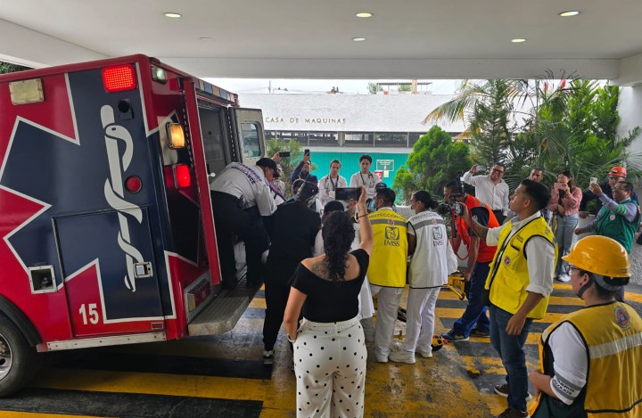 Ambulancia arriba a hospital del IMSS