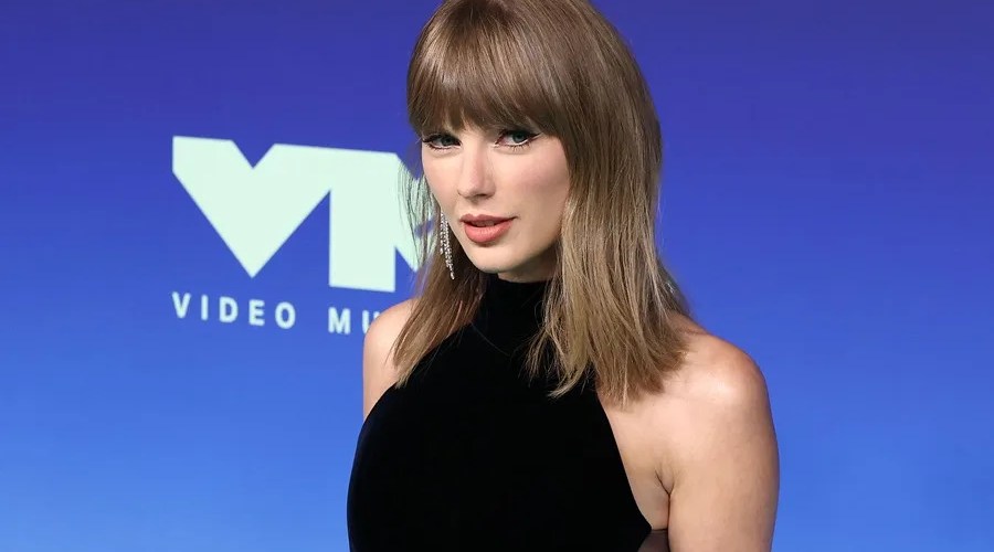 La cantante estadounidense Taylor Swift posa en la gala de los MTV Video Music Awards 2026 este domingo, celebrada en el Peacock Theater de Los Ángeles, California (EE.UU.). EFE/ Devon Guzzie