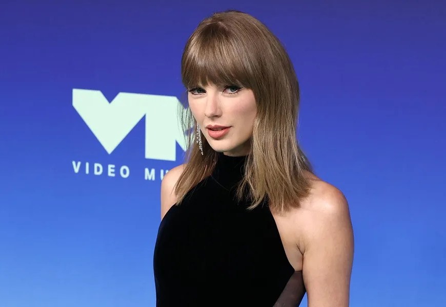 La cantante estadounidense Taylor Swift posa en la gala de los MTV Video Music Awards 2026 este domingo, celebrada en el Peacock Theater de Los Ángeles, California (EE.UU.). EFE/ Devon Guzzie
