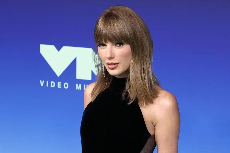 La cantante estadounidense Taylor Swift posa en la gala de los MTV Video Music Awards 2026 este domingo, celebrada en el Peacock Theater de Los Ángeles, California (EE.UU.). EFE/ Devon Guzzie