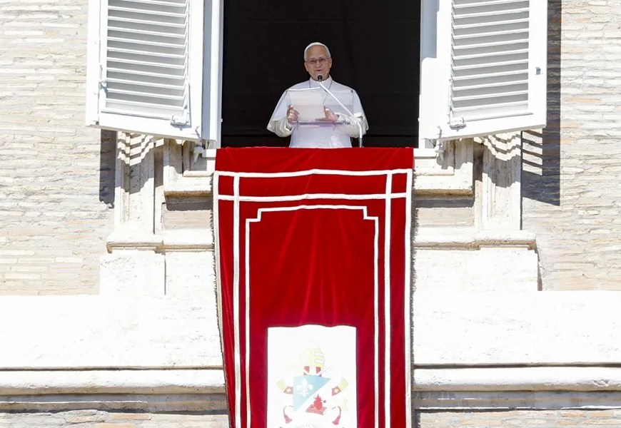El papa León XIV, hoy desde la Plaza de San Pedro del Vaticano. EFE/EPA/Fabio Frustaci