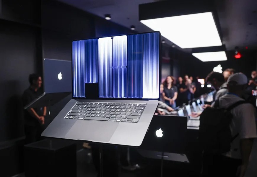 Apple presenta el nuevo MacBook Pro durante su evento de lanzamiento de productos «Pro and Tell» en Los Ángeles, California, EE. UU., el 28 de octubre de 2026. EFE/EPA/Chris Torres