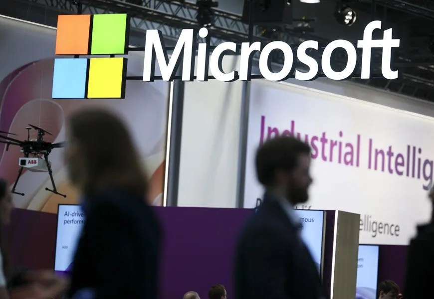 Fotografía de archivo del logotipo de Microsoft en un estand durante la Feria de Hannover 2026 (Alemania). EFE/ EPA/ Hannibal Hanschke